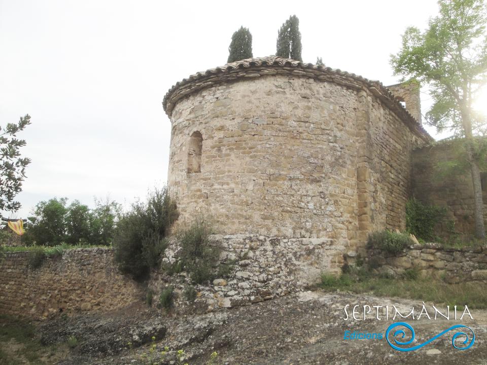 17.5.2024 Àbsida i al seu peu algunes tombes antropomorfes.  La Salsa -  J. Bibià