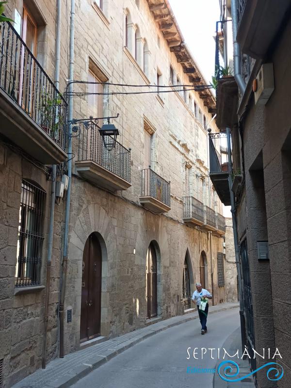 10.7.2024 Carrer Llobera.  Solsona. -  J. Bibià