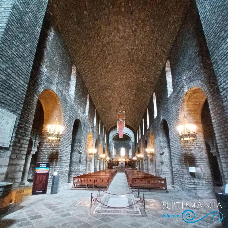 26.7.2024 Interior del temple.   Església de Santa Maria de Ripoll. -  J. Bibià