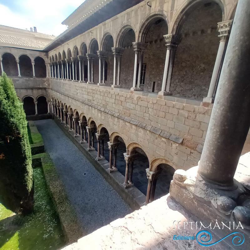 26.7.2024 Claustre.  Monestir de Santa Maria de Ripoll. -  J. Bibià