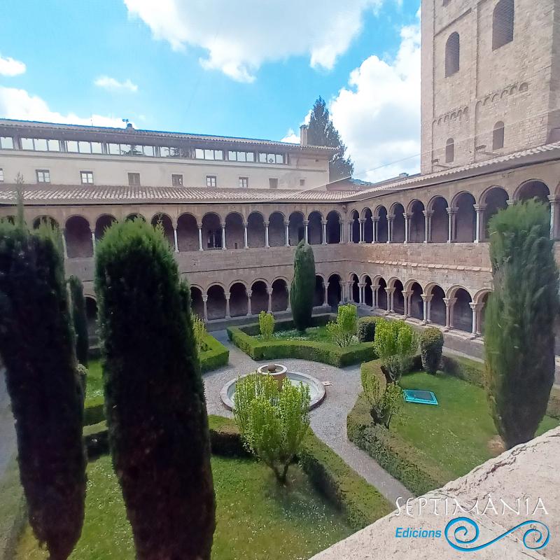 26.7.2024 Claustre.  Monestir de Santa Maria de Ripoll. -  J. Bibià