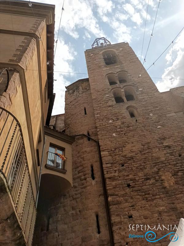 27.7.2024 Torre-campanar de l'església de Sant Miquel.  Cardona. -  J. Bibià