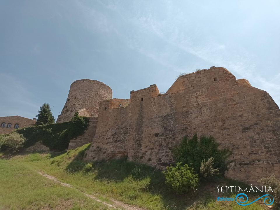 27.7.2024 Muralles i la torre de la Minyona.  Cardona. -  J. Bibià