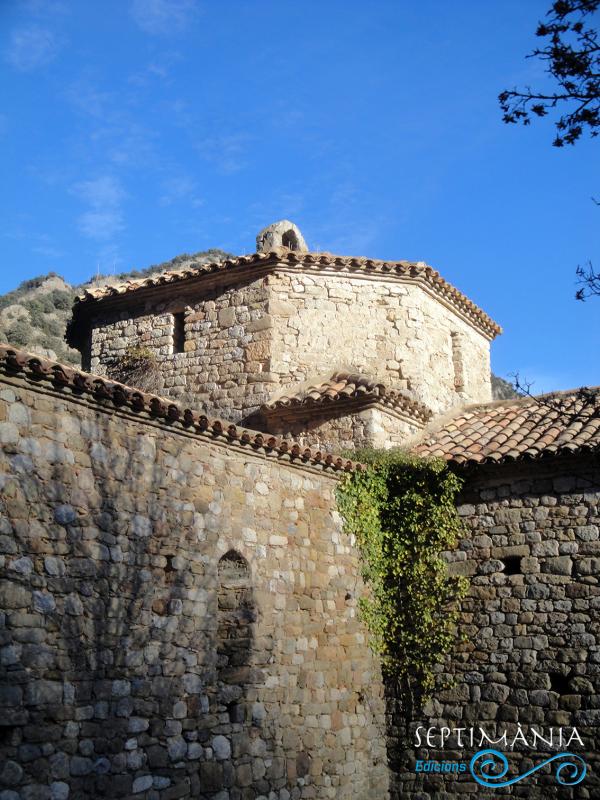 23.12.2024 El cimbori culminat per un modest campanar.  Sant Pere de Graudescales. -  Autor